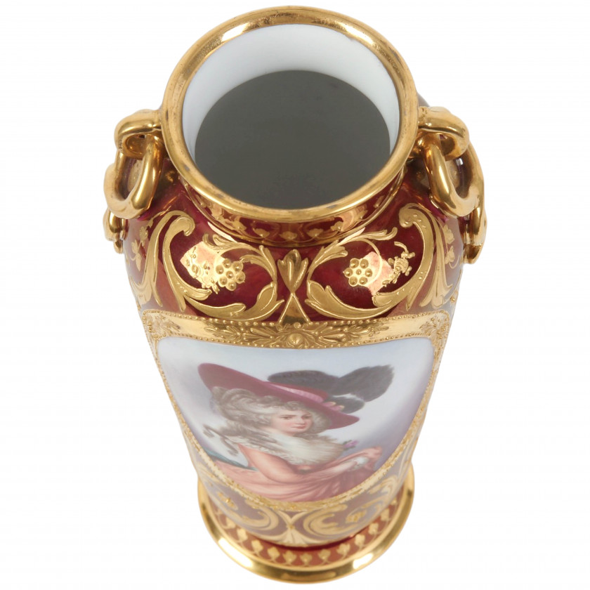 Porcelain decorative vase with a portrait of Georgiana Cavendish, Duchess of Devonshire