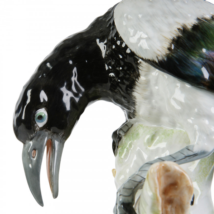 Porcelain figure "Magpie with Snail"