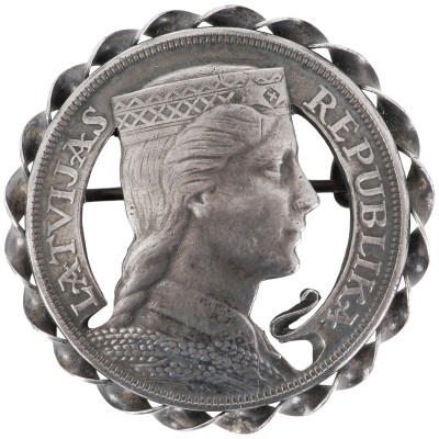 Sakta made of 5 lats coin