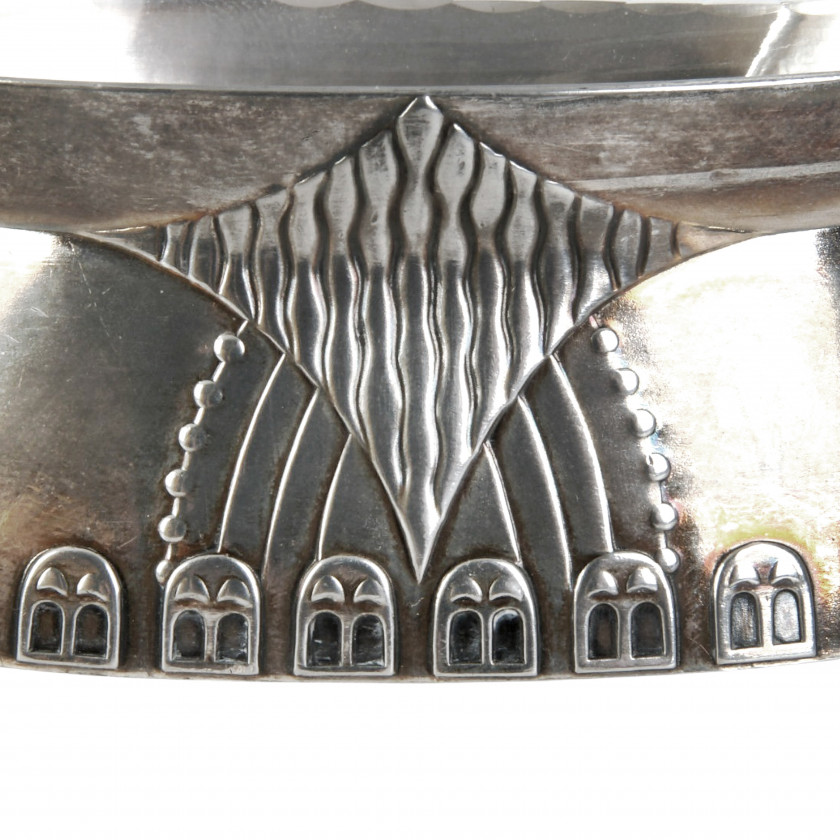 Maza apsudrabota vāze jūgendstila