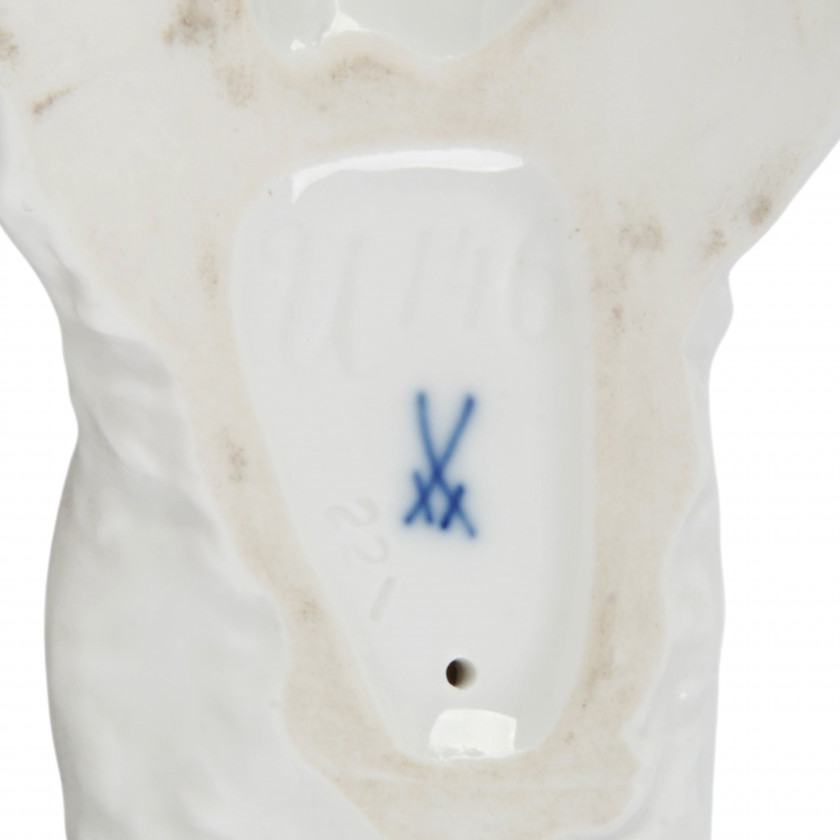 Porcelāna figūra "Kaķis, kas pielavās"