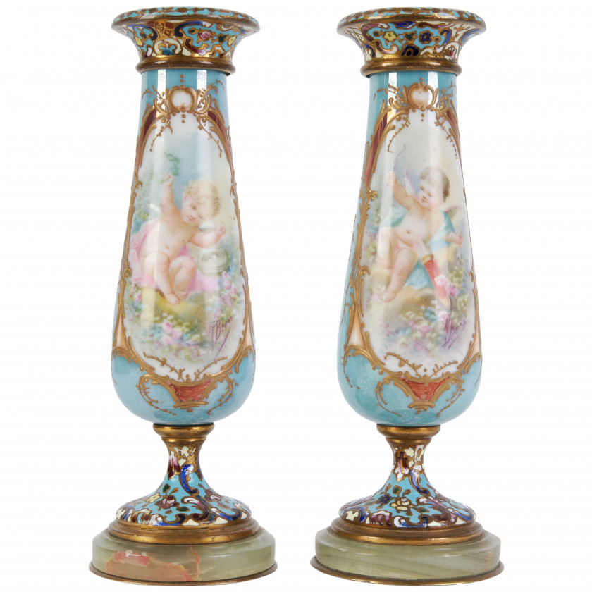 Porcelain decorative vases with bronze