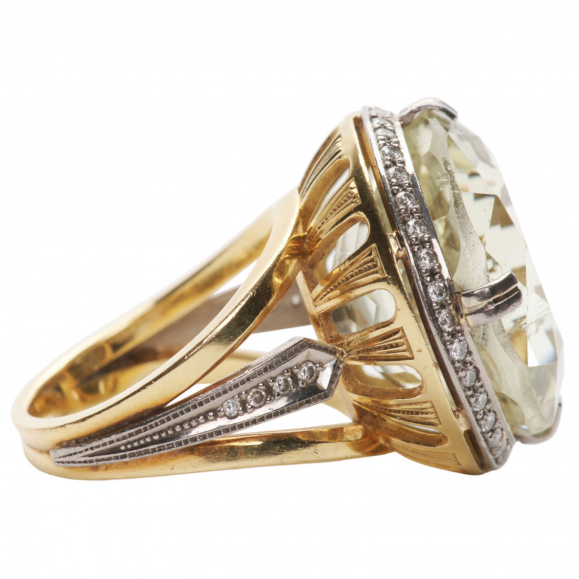 Gold ring with spodumene and diamonds