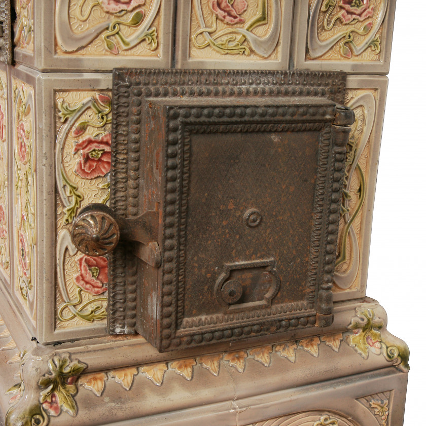 Tile stove in Art Nouveau style