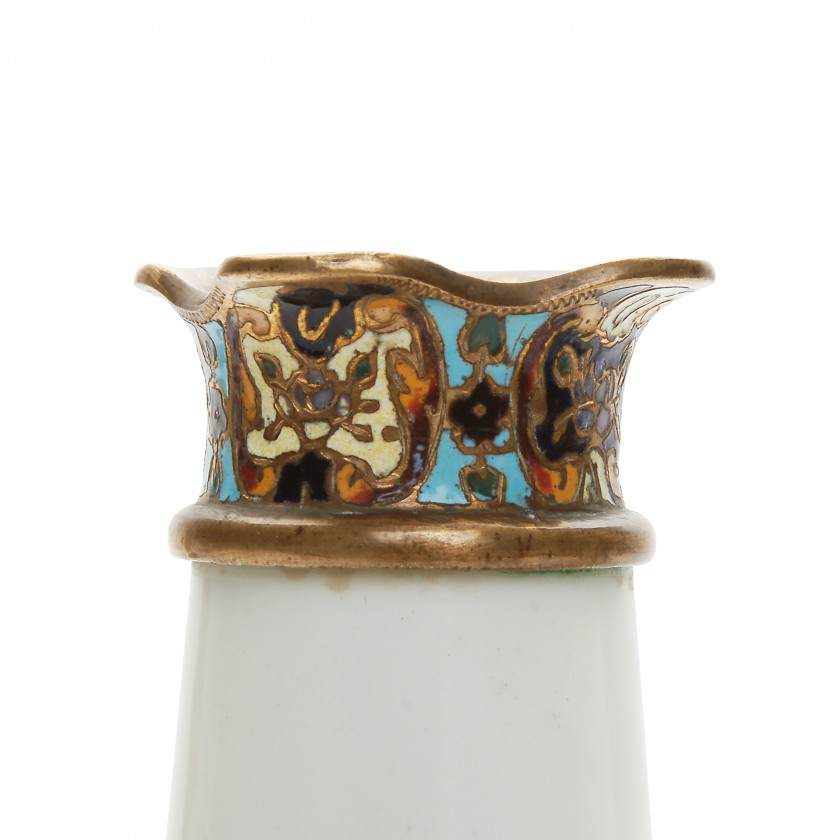 Porcelain decorative vases with bronze