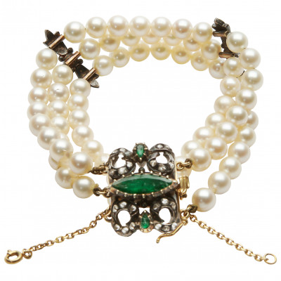 Bracelet with sea pearls, emeralds and diamon...