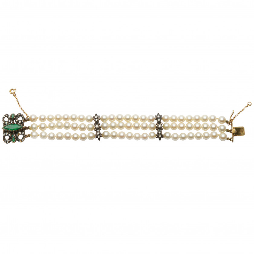 Bracelet with sea pearls, emeralds and diamonds