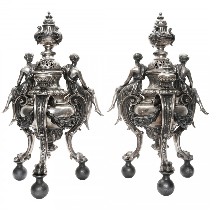 A pair of bronze decorative vases