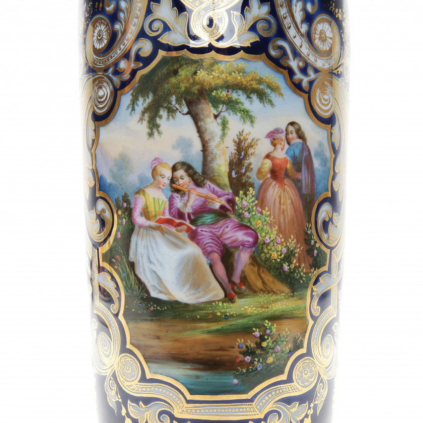 Porcelain decorative vase