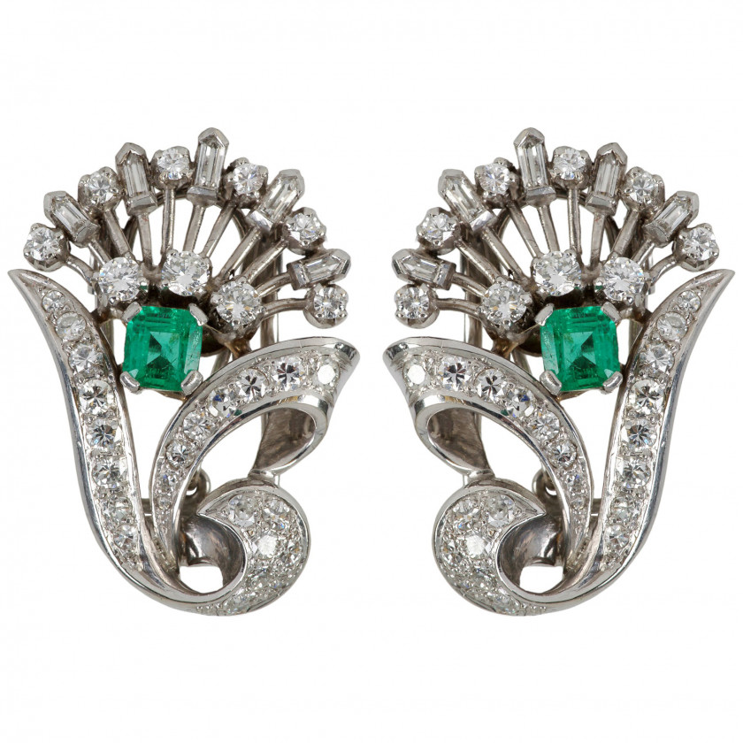 Gold earrings and brooch with emeralds and diamonds