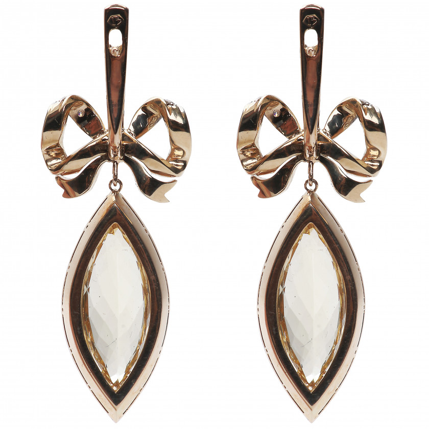 Gold earrings with beryls and diamonds