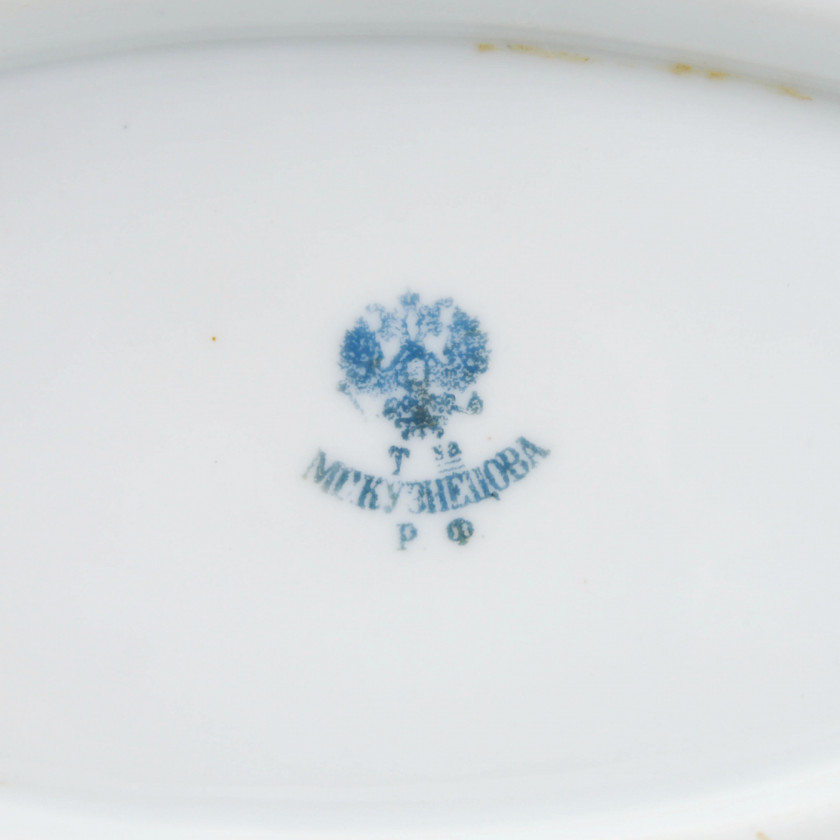 Porcelain serving plate