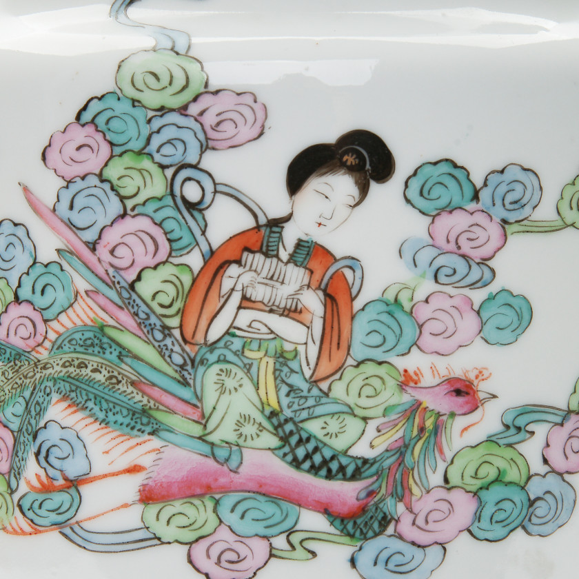 "Famille rose" porcelāna vāze ar fēniksu