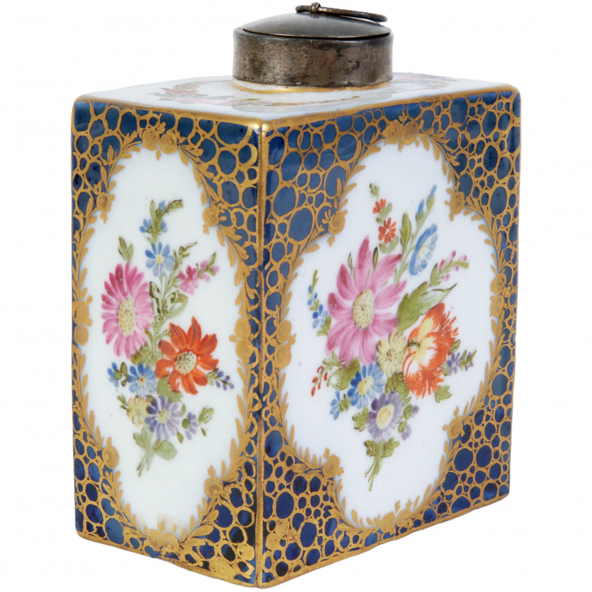 Porcelain tea caddy