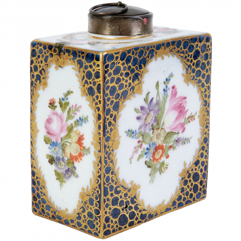 Porcelain tea caddy