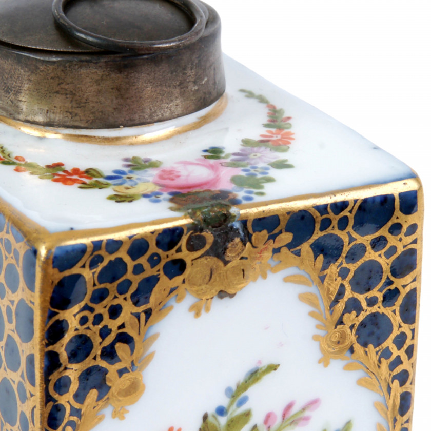 Porcelain tea caddy