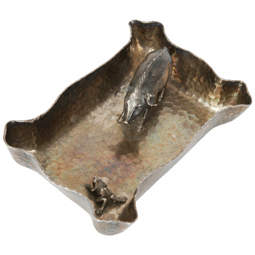Серебряная композиция с кабаном и лягушкой