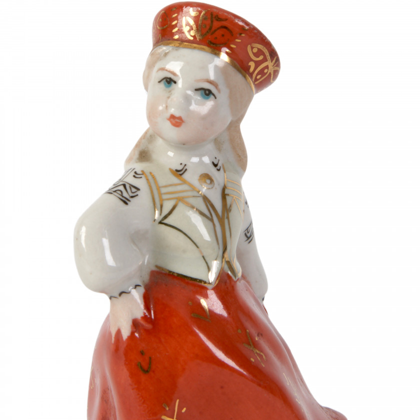 A pair of porcelain figures "Girl and boy in folk costumes"