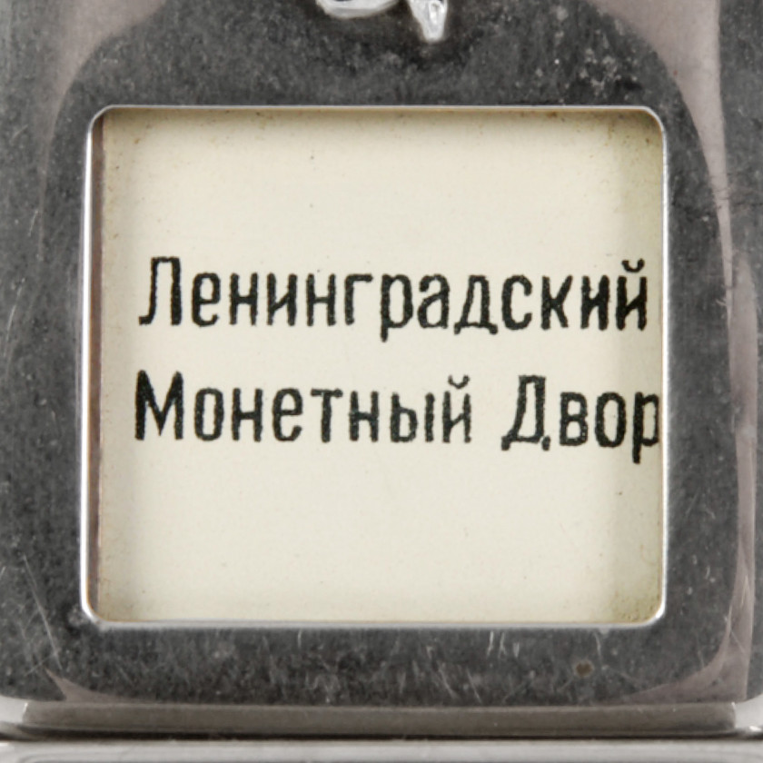 Metal desk flip calendar