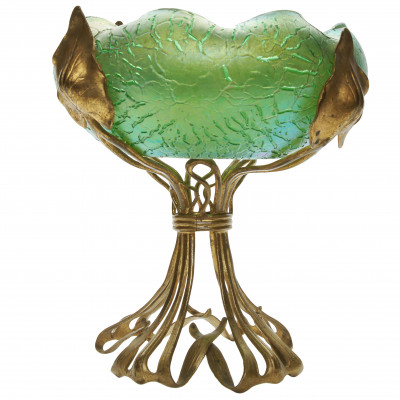 Стеклянная ваза в стиле Ар-Нуво