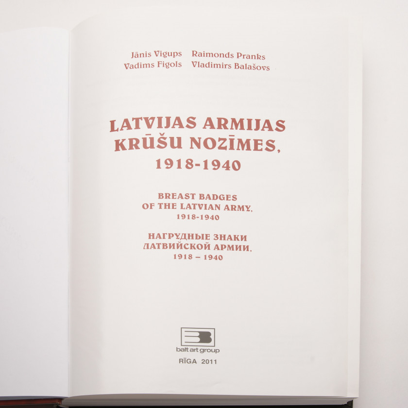 Grāmata "Latvijas armijas krūšu nozīmes. 1918 - 1940"
